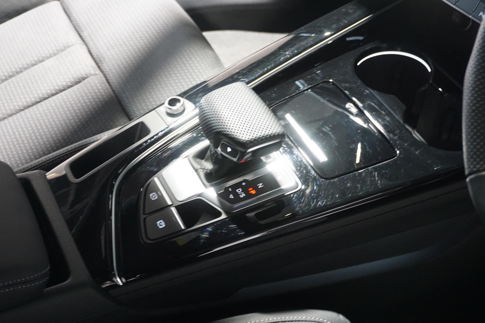 Audi A4 2.0 TDI 40 Black Edition Saloon 4dr Diesel S Tronic quattro Euro 6 (s/s) (204 ps)